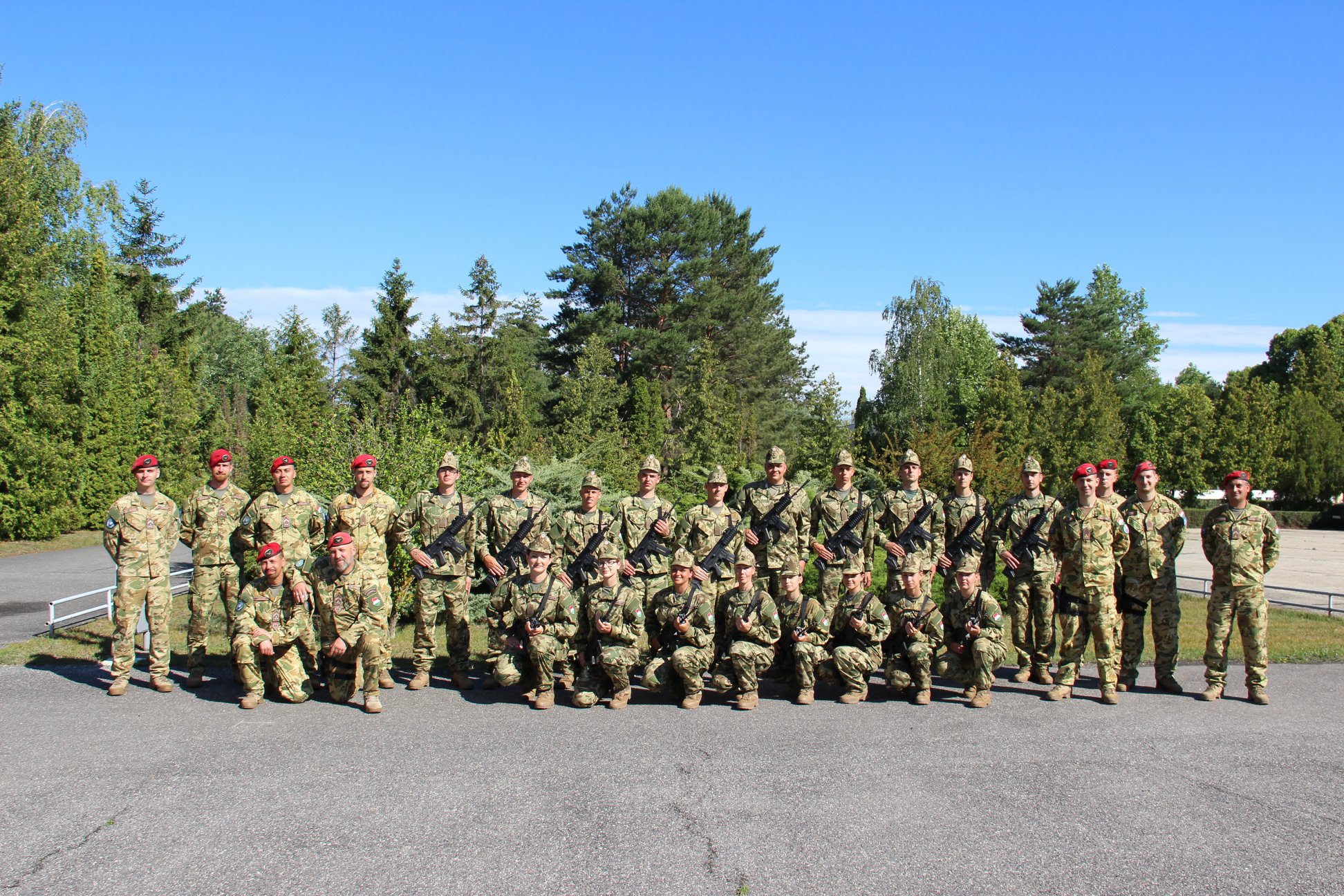 Katonák nélkül nem ment volna a védekezés