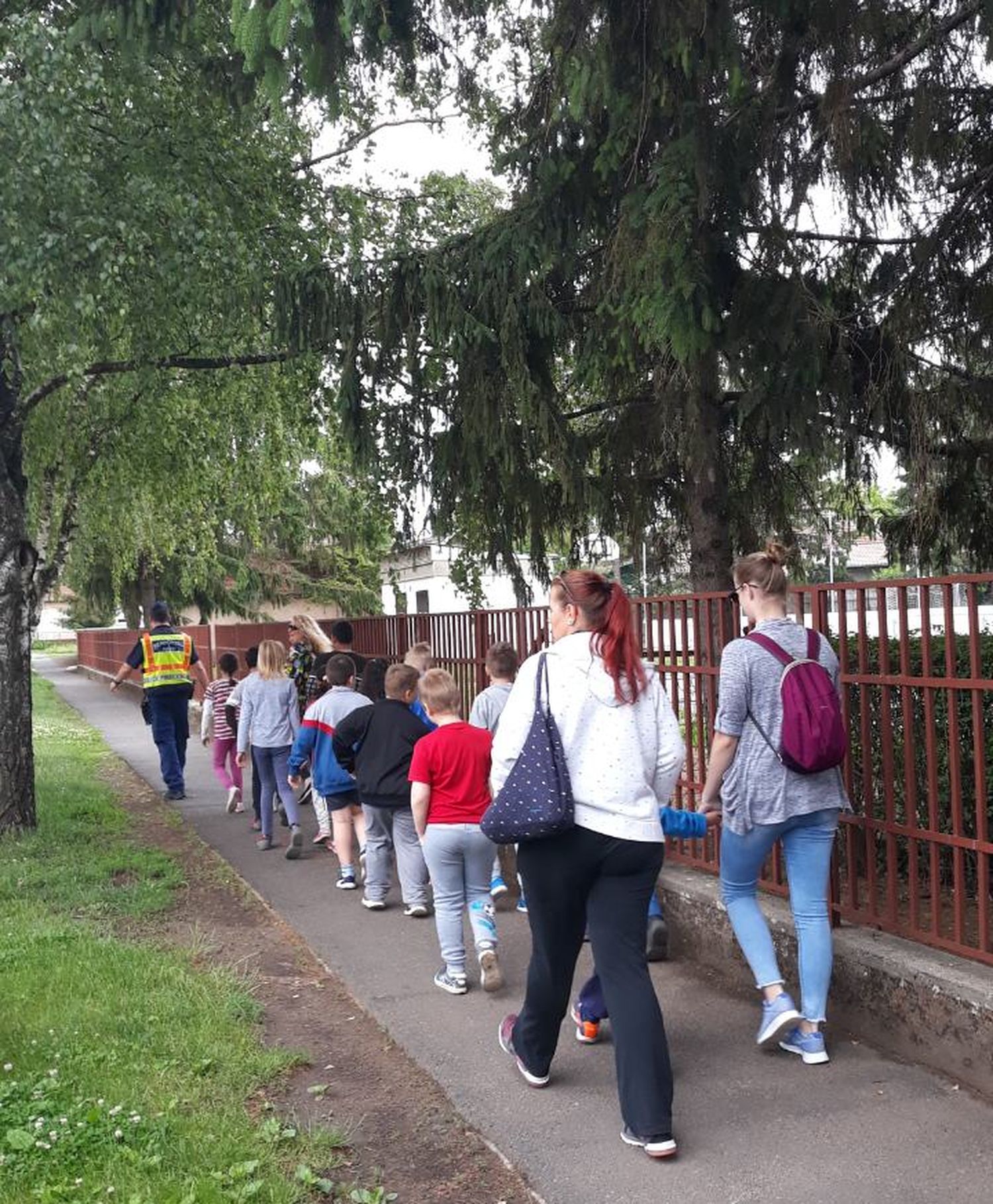 Közös sétára hívták a gyerekeket a tiszavasvári rendőrök