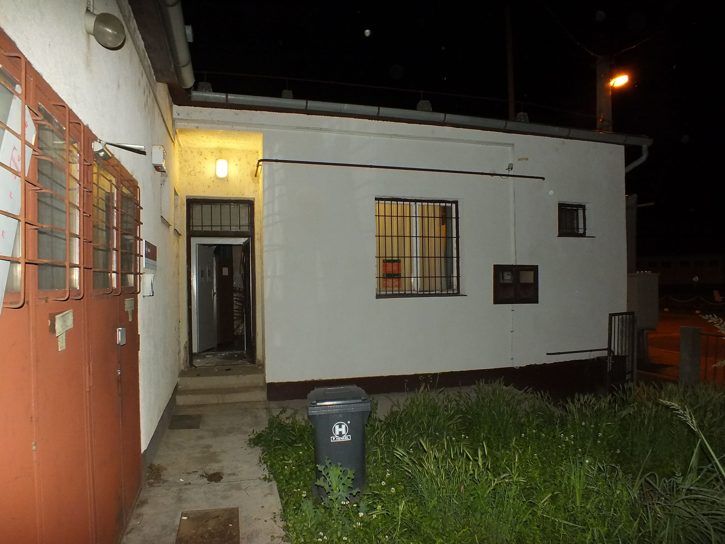 Fiatalok törtek be a hodászi postára