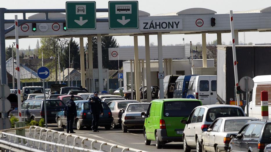 Hétfőn minden közúti átkelő megnyílik az ukrán-magyar határon