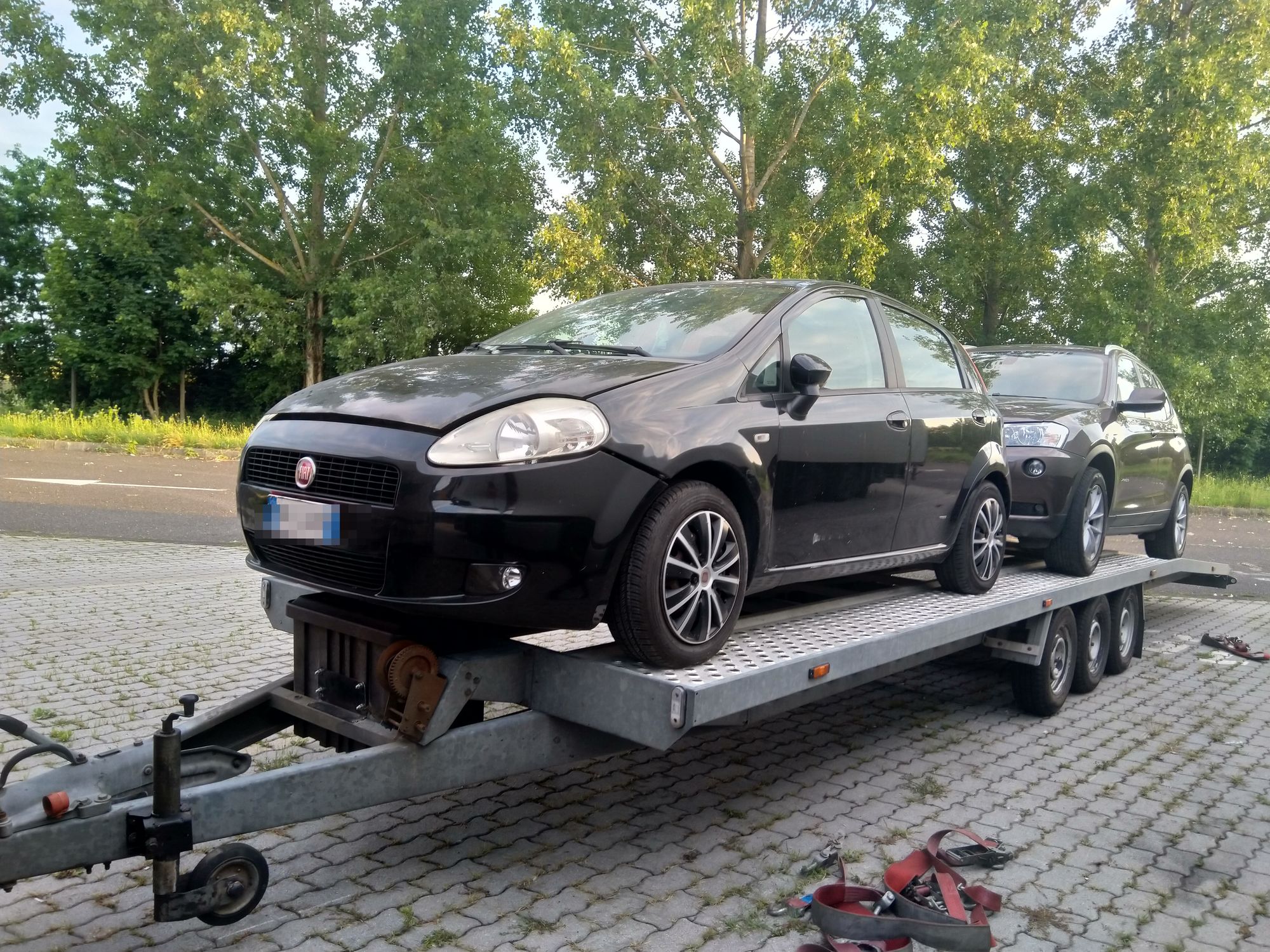 Körözött autót foglaltak le a rendőrök a csengersimai határátkelőhelyen