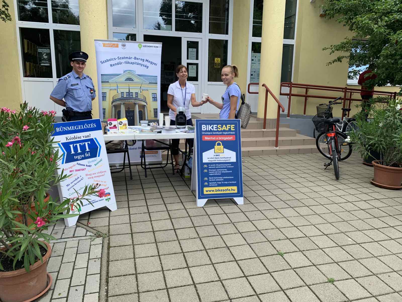 Police Coffee Leveleken és Gyulaházán