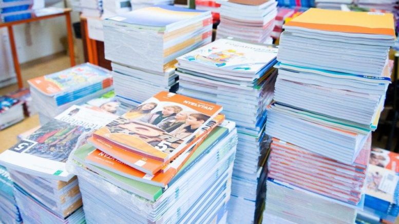 Minden diák ingyen kap tankönyvet