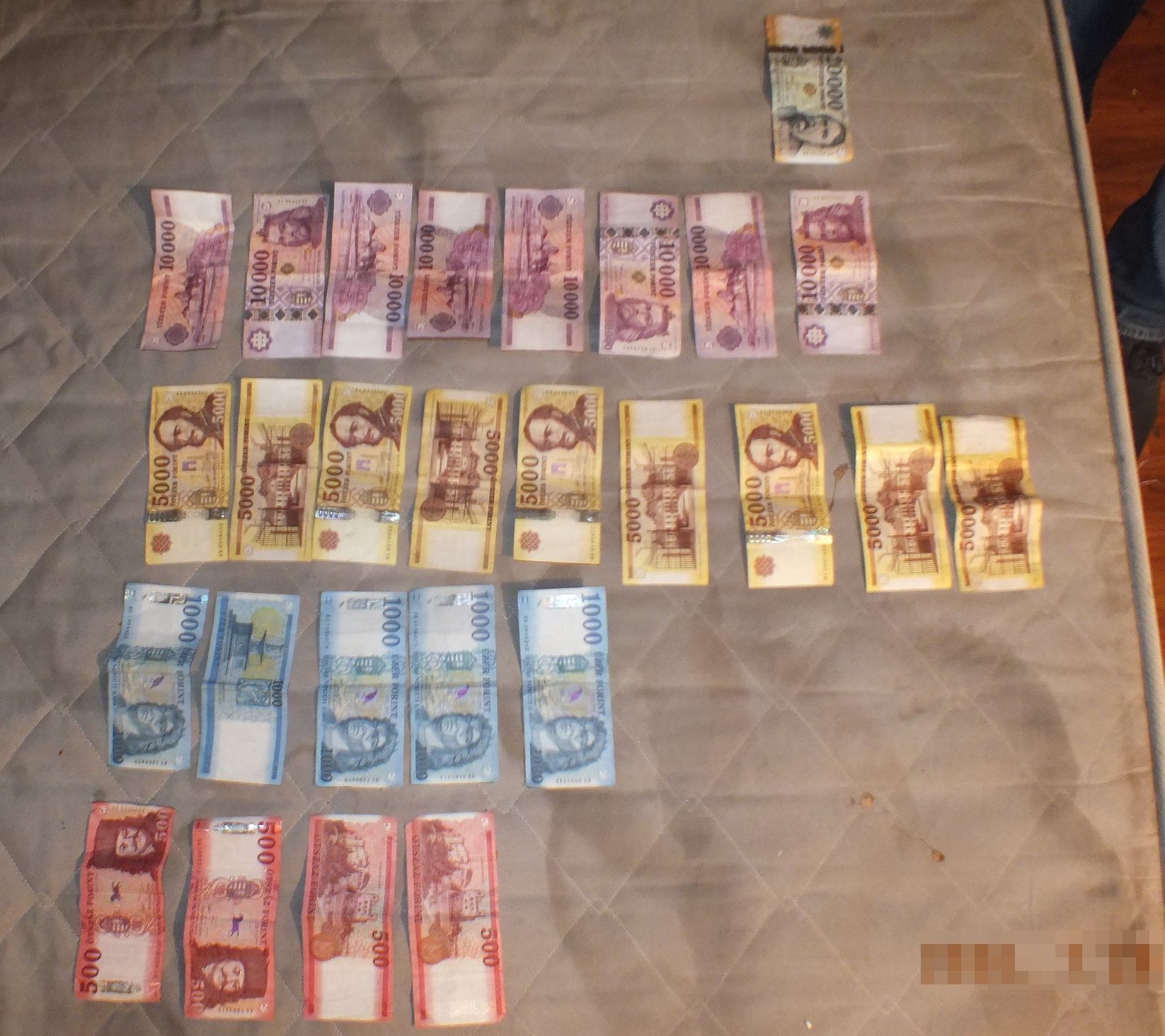 Új pszichoaktív anyaggal kereskedtek, a rendőrök elfogták