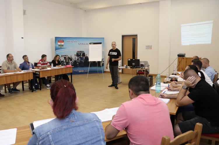 Megkezdődött az iskolaőrök felkészítése