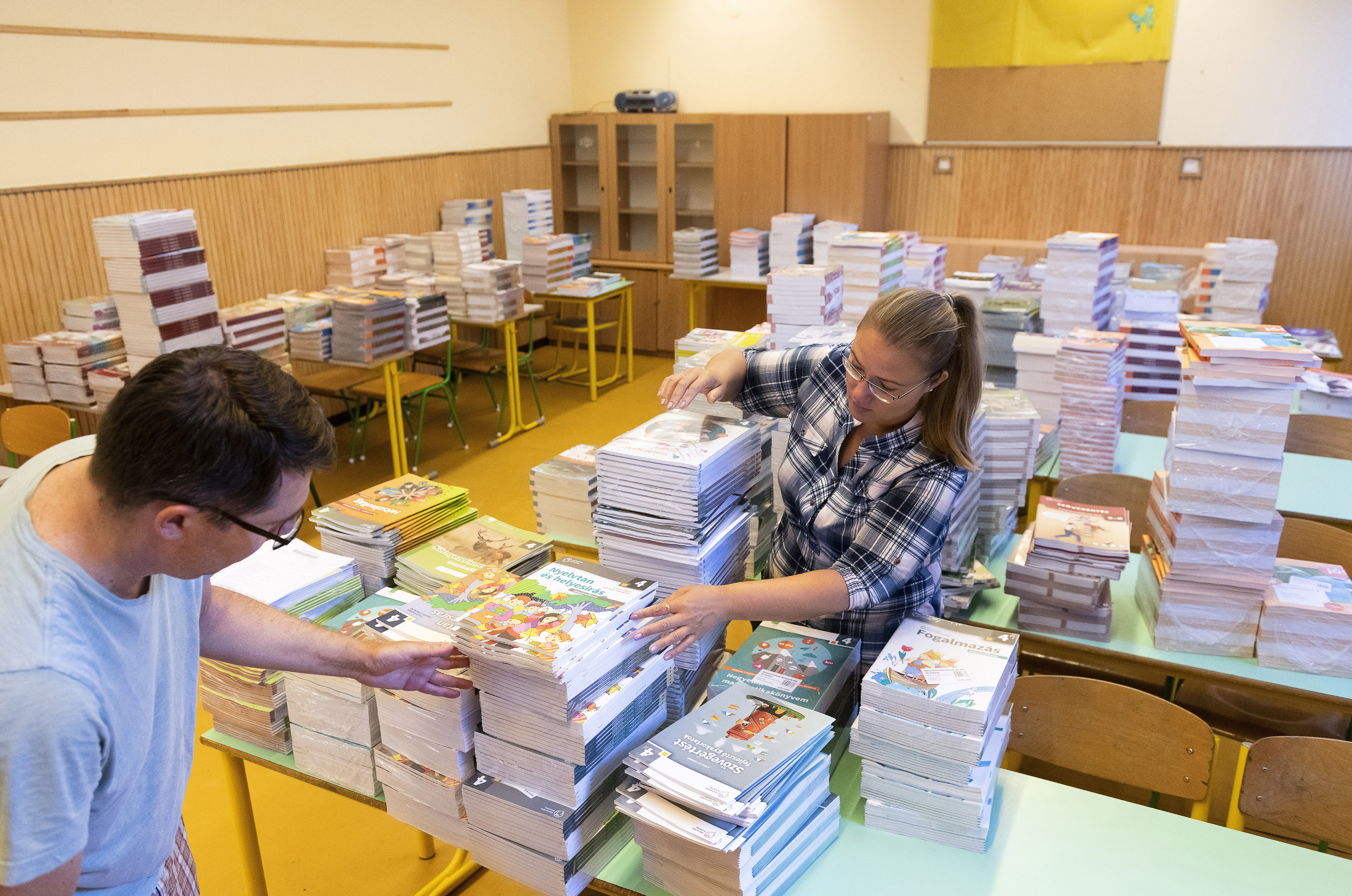 Érkeznek a tankönyvek a nyíregyházi iskolákba is