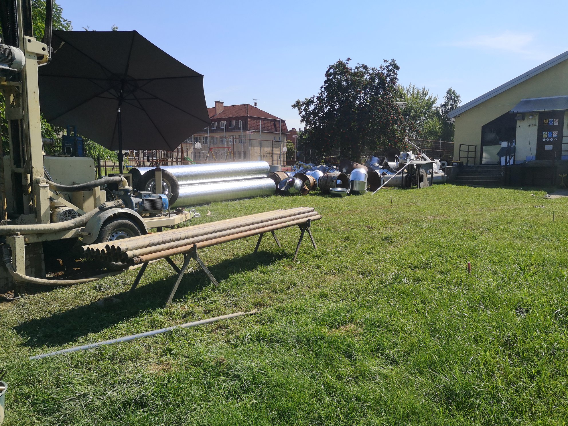 Zajlik a munka a záhonyi uszoda területén