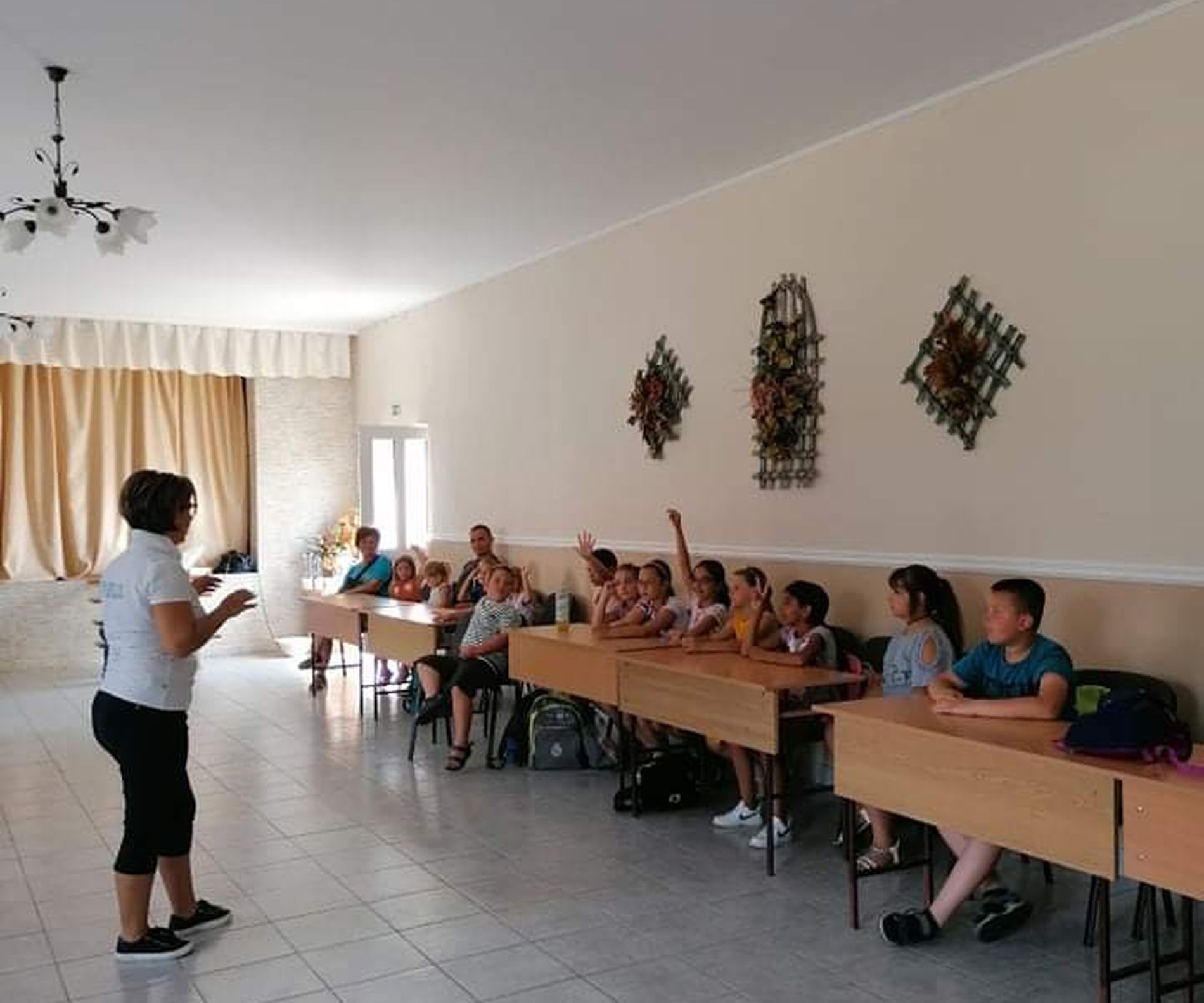  Táborozó gyerekeket látogattak meg a rendőrök Magyon