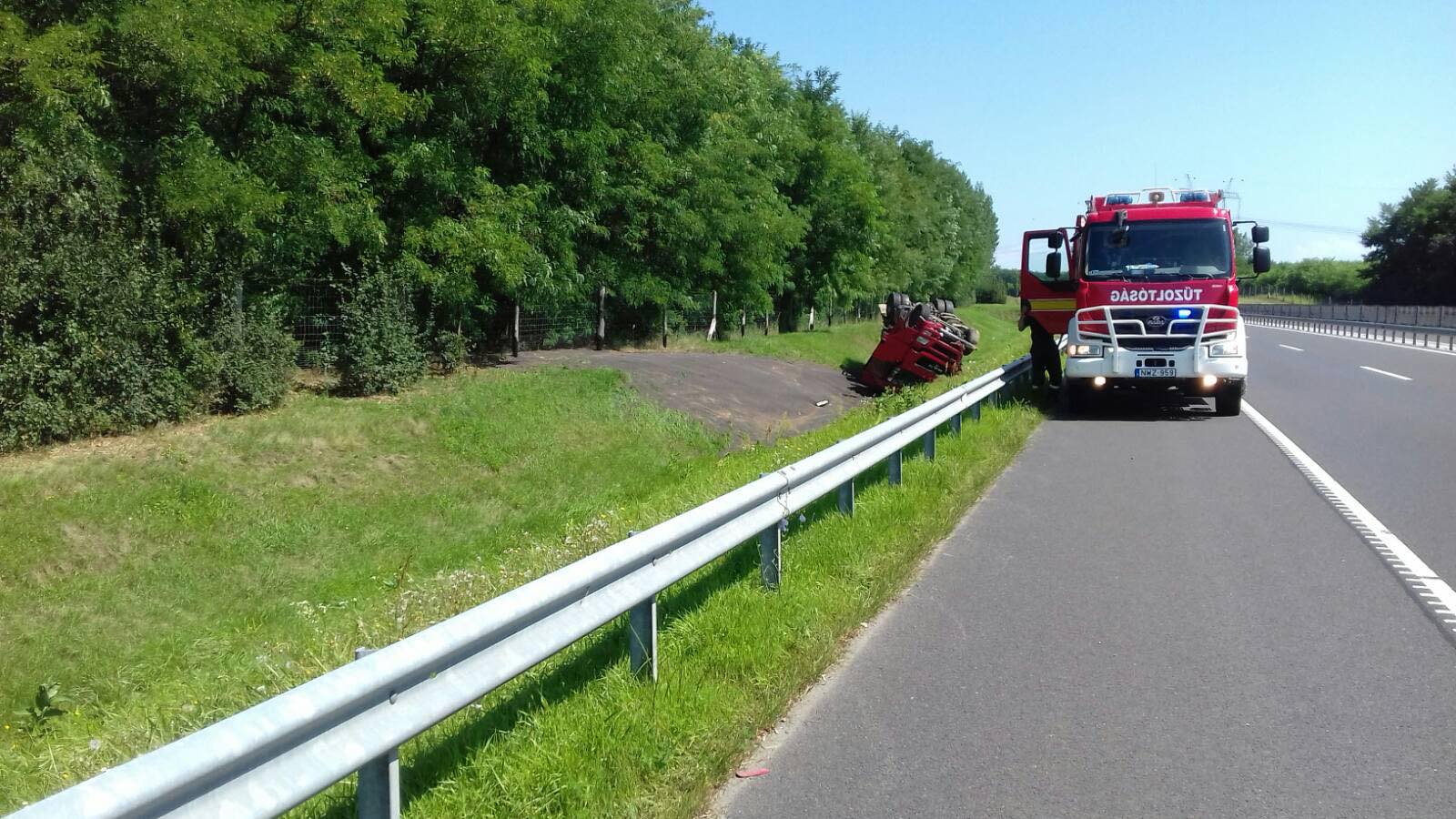 Fejre állt a kamion az M3 autópályán