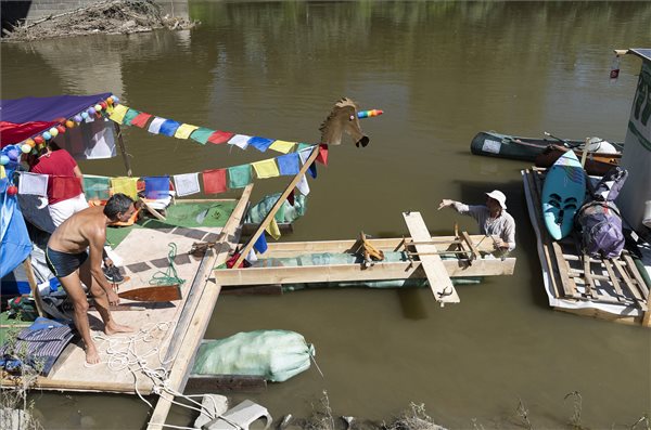 Záhony és Rakamaz között már nyoma sincs a szemétnek