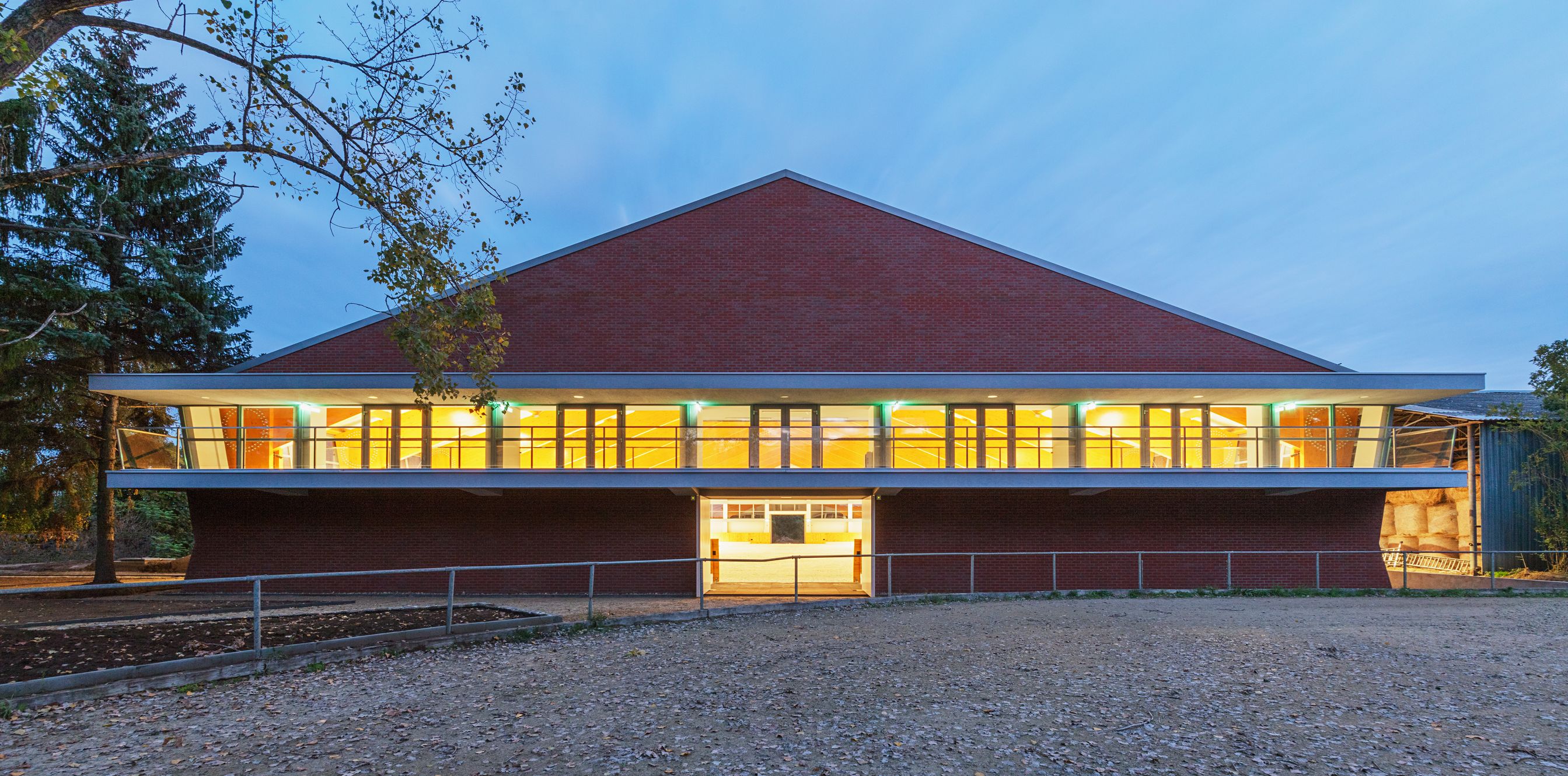 Fedeles lovarda épült Nyíregyházán