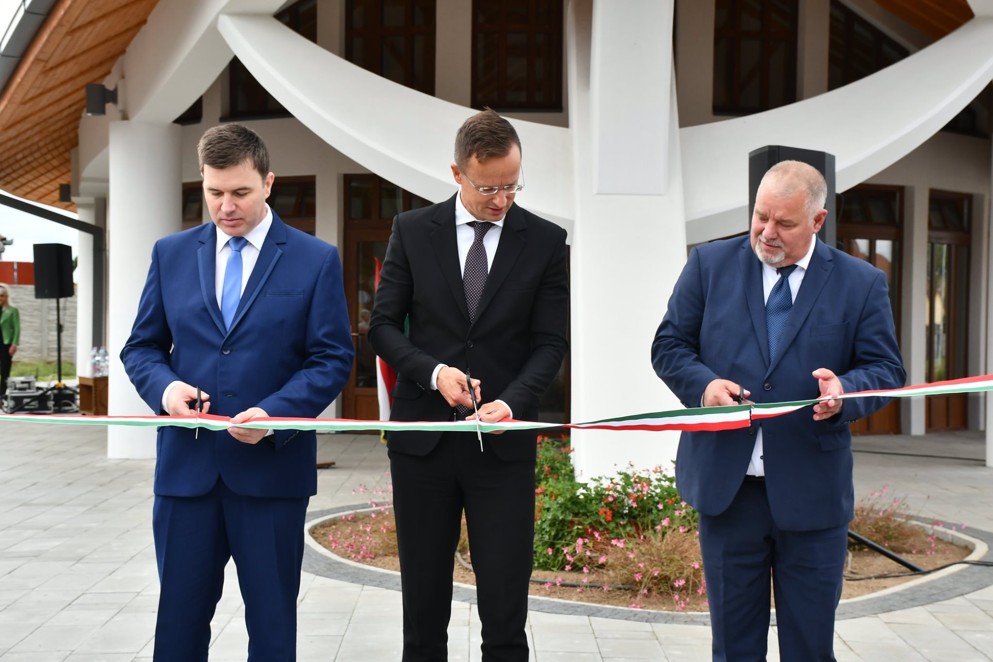 Új buszpályaudvart adtak át Csengerben