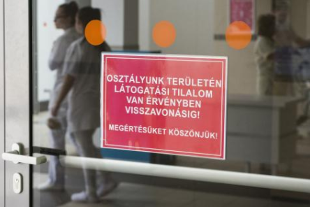  Teljes körű látogatási tilalmat rendeltek el a kórházakban