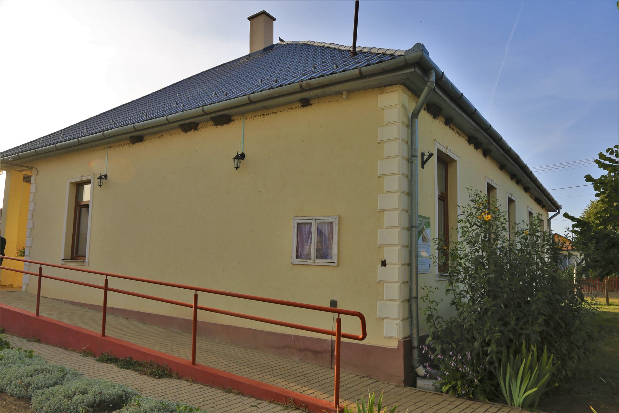  Megújult egyházi közösségi teret szenteltek fel Nyírderzsben