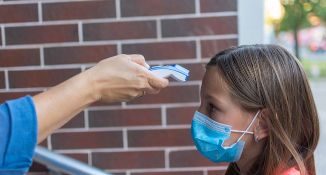 Átvették a nyíregyházi óvodák az érintésmenetes, szenzoros lázmérőket