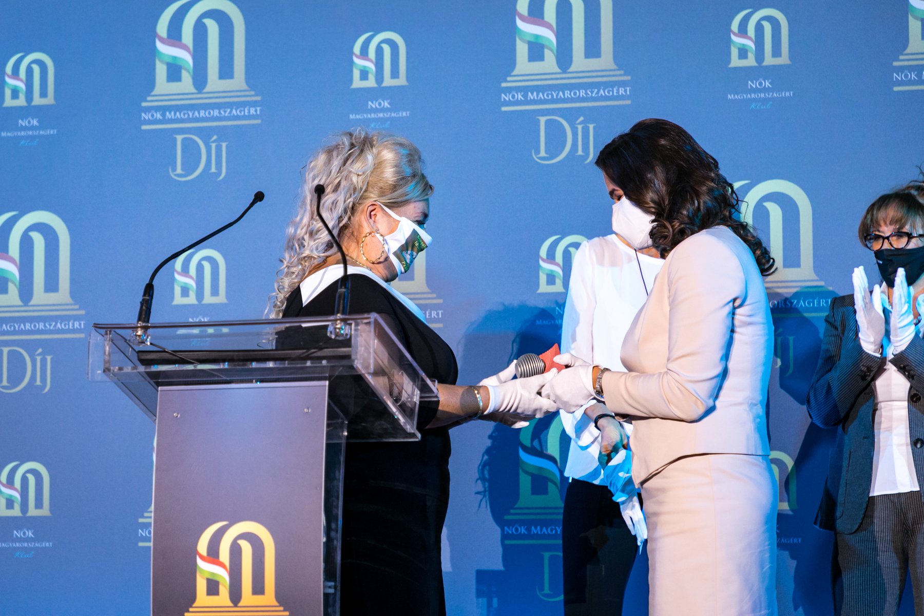 Megyénkbe is érkezett Nők Magyarországért díj