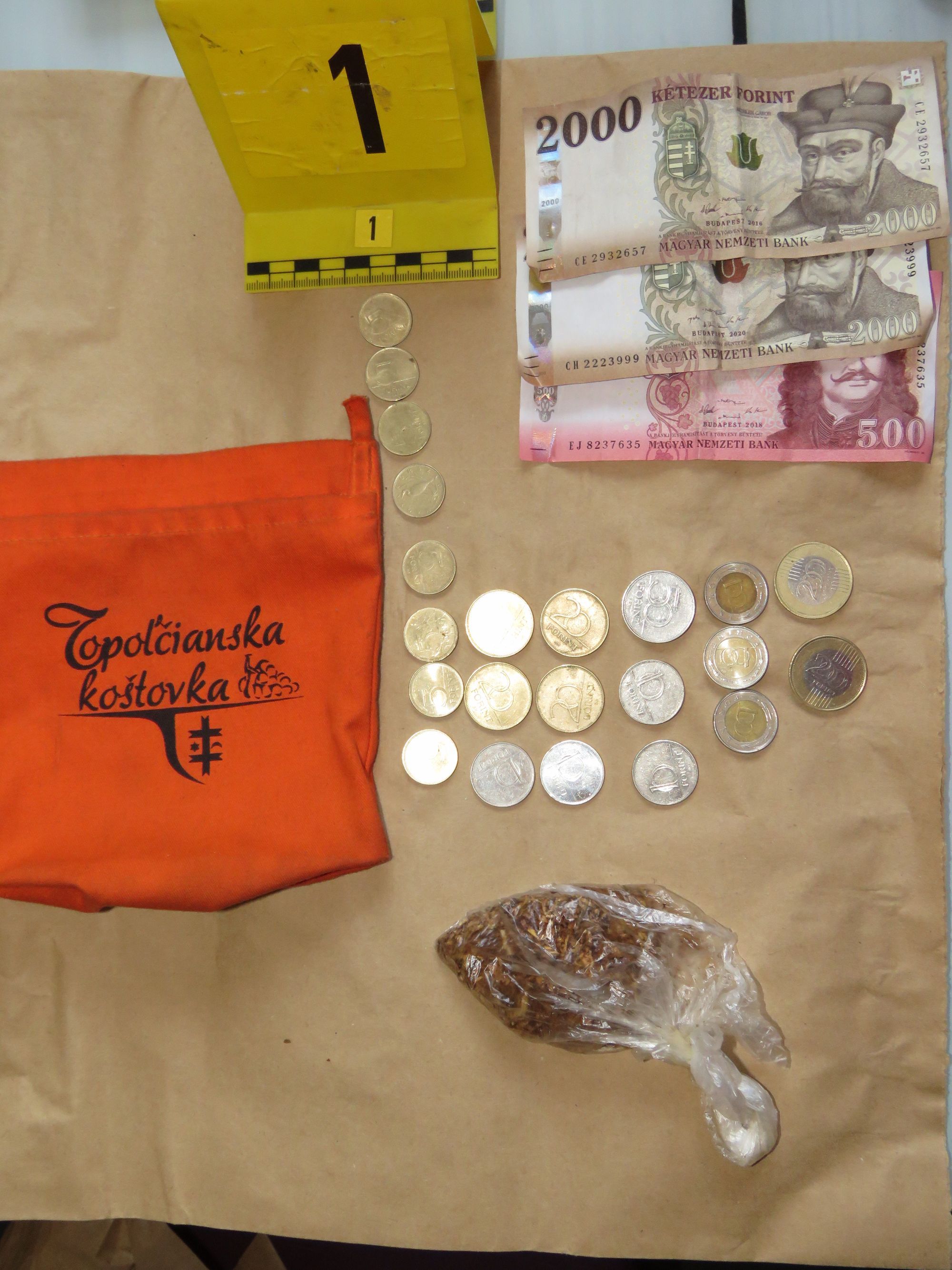  Nyírbátori otthonukban árultak új pszichoatív anyagot