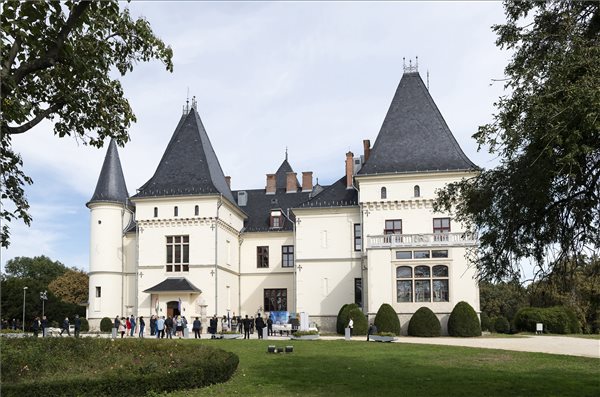 Új állandó kiállítás nyílik a tiszadobi Andrássy-kastélyban