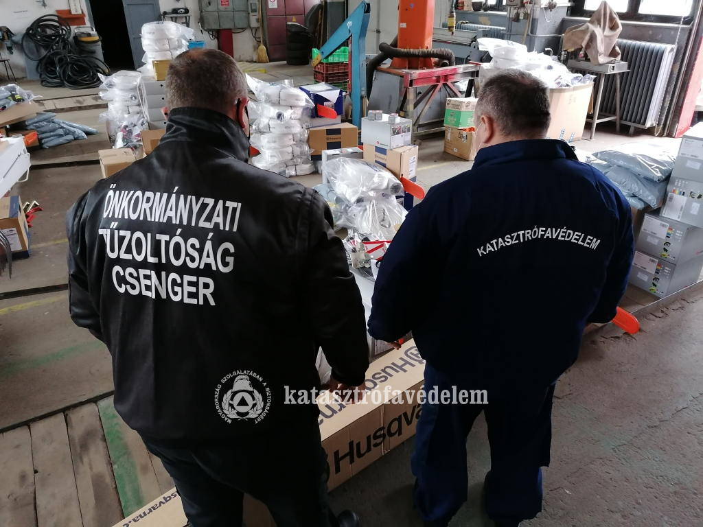 Átvették a pályázatokon nyert felszereléseket az önkéntesek és az önkormányzati tűzoltóságok