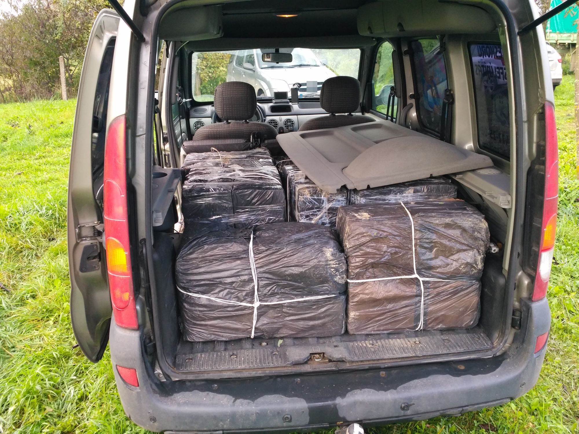 Közel tízmillió forint értékű csempészett cigarettát foglaltak le