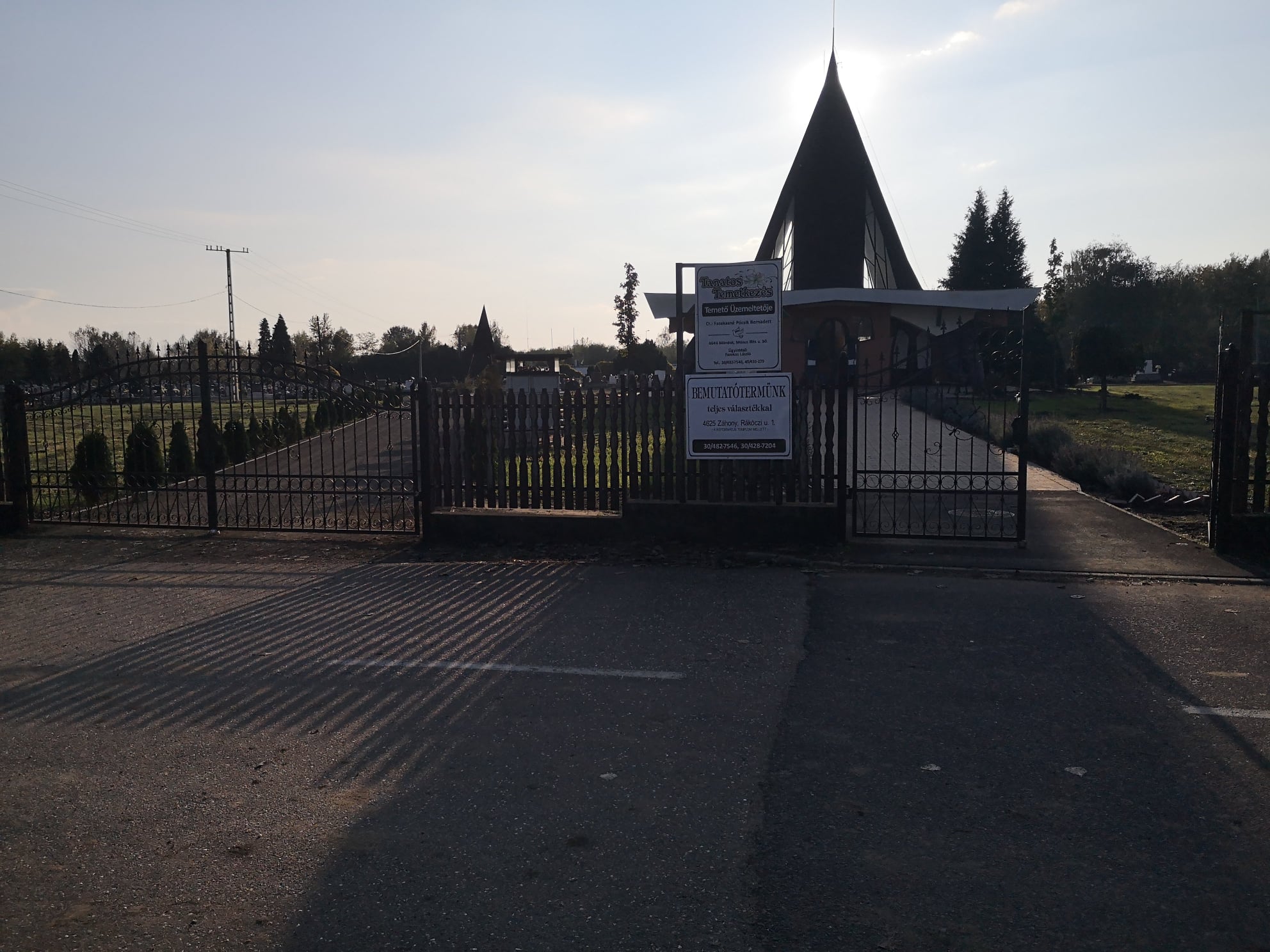 Részlegesen megújult a temető belső úthálózata Záhonyban