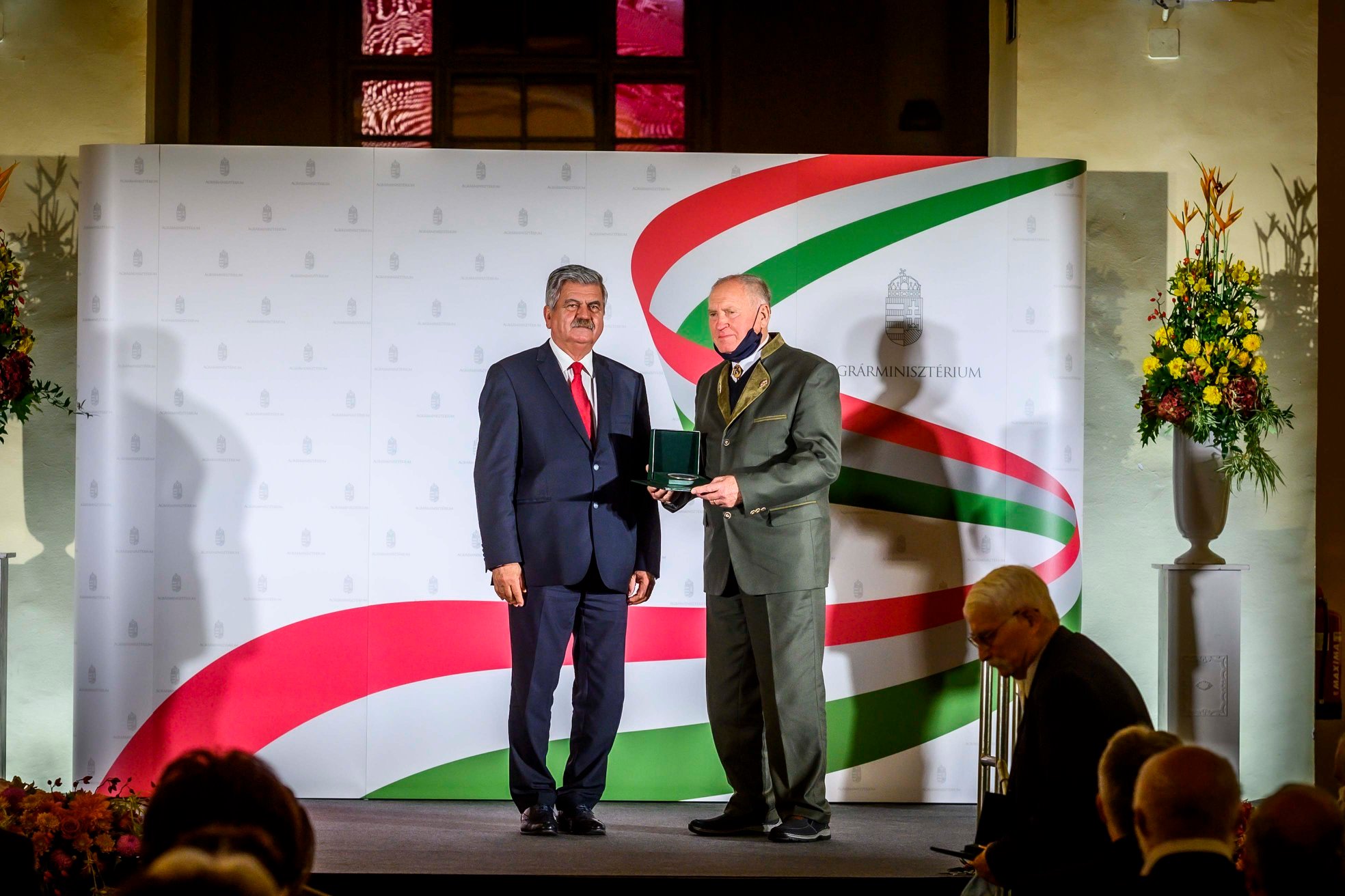 Elismeréseket kaptak a Nyírerdő nyugalmazott munkatársai