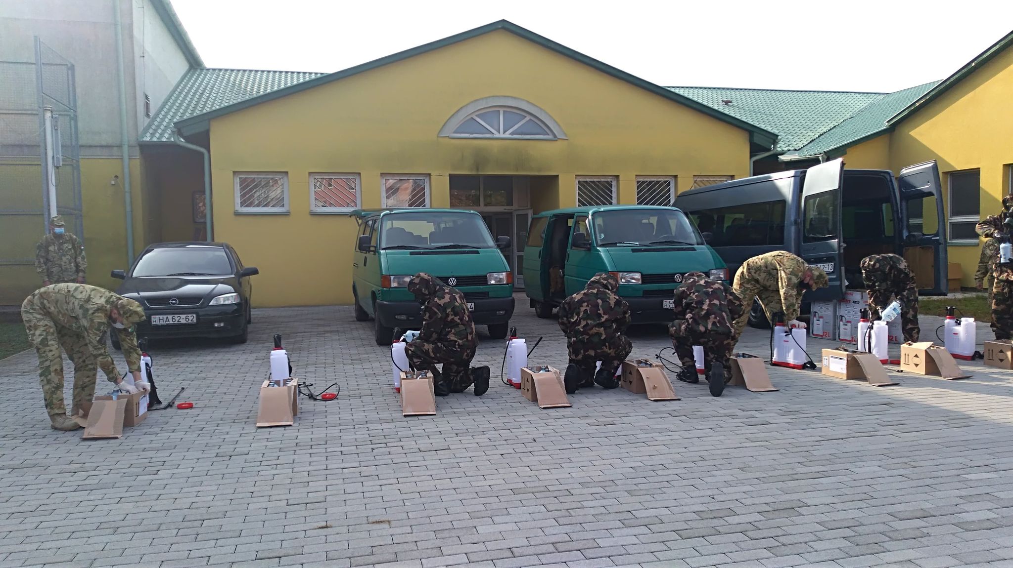 Nyíregyházi iskolákban is fertőtlenít a Magyar Honvédség