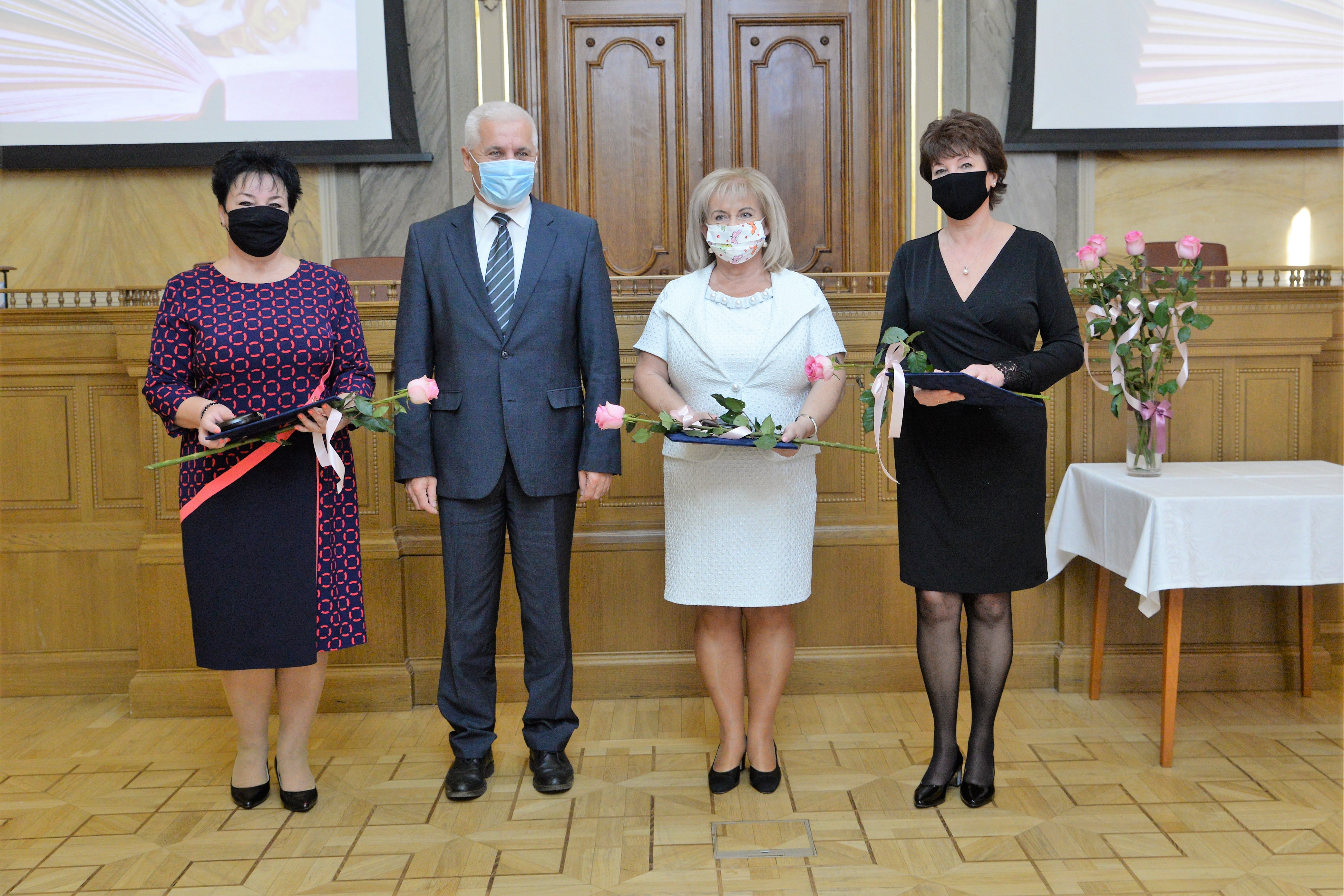 Pedagógusokat tüntettek ki Nyíregyházán