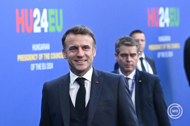 Macron kizárta, hogy lemond