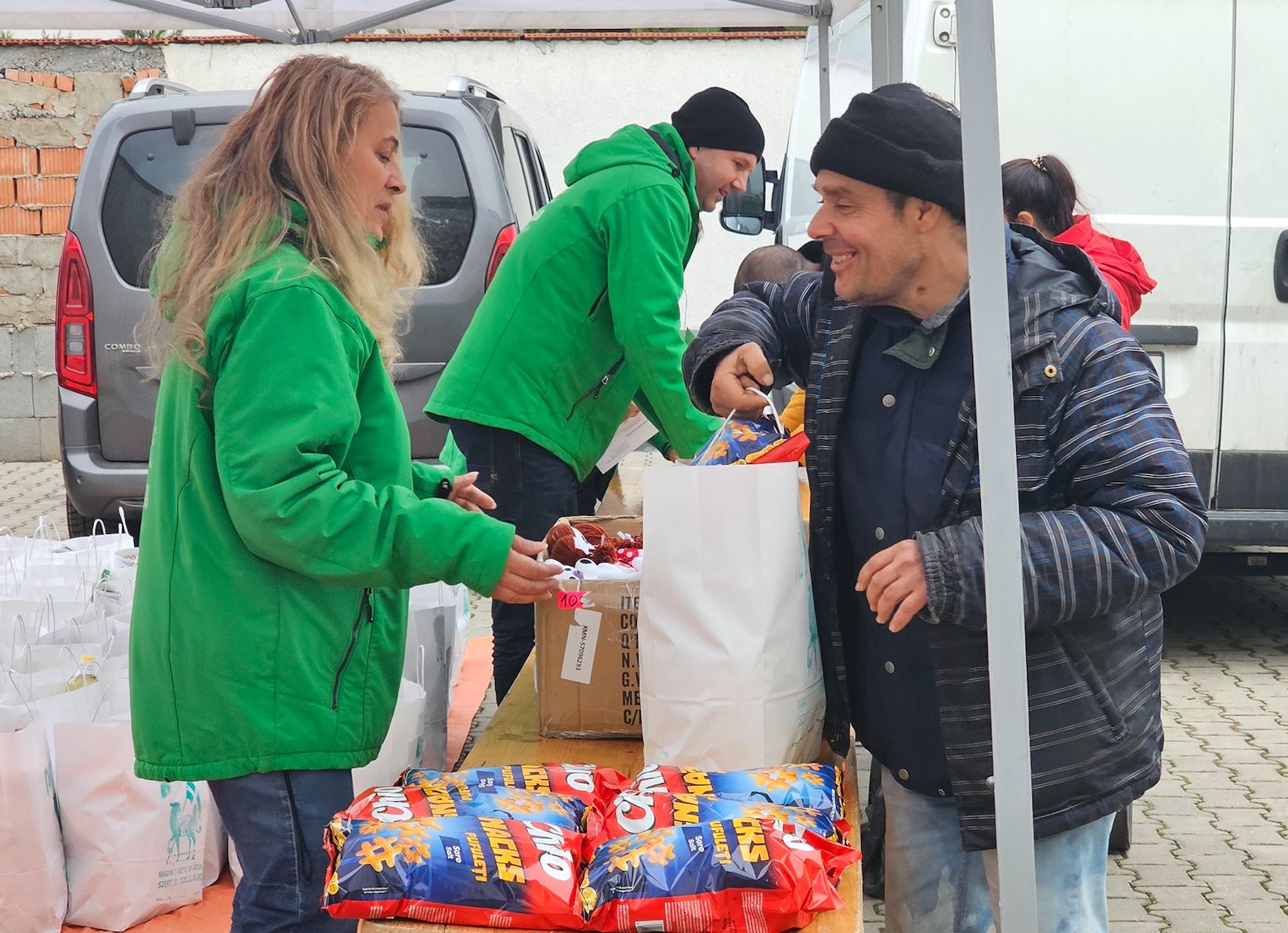 120 rászoruló kapott ajándékot Debrecenben