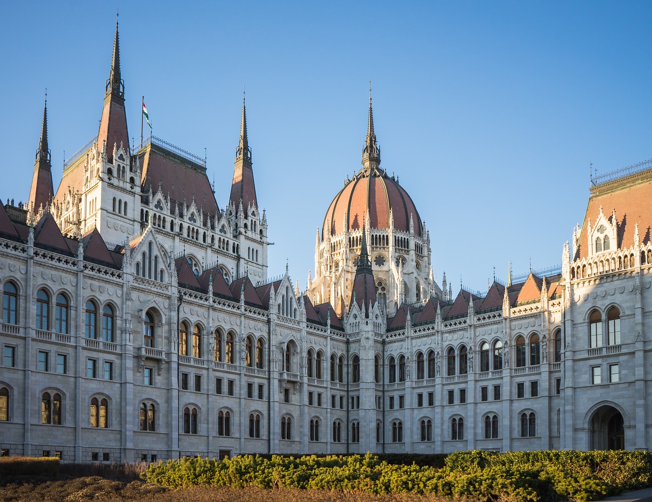 Rejtett módosítással változhat az Alaptörvény