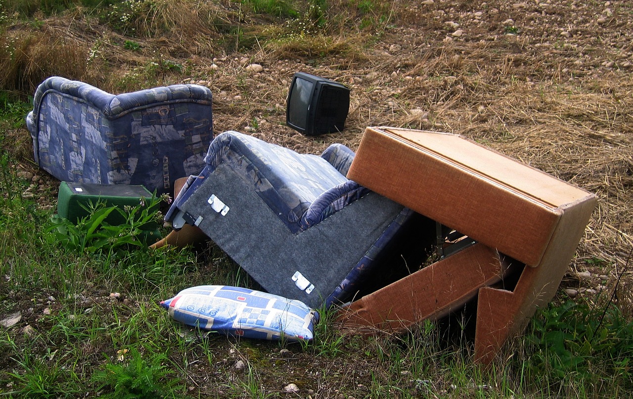 Az idei évben is házhoz mennek a kidobásra szánt holmikért Nyíregyházán