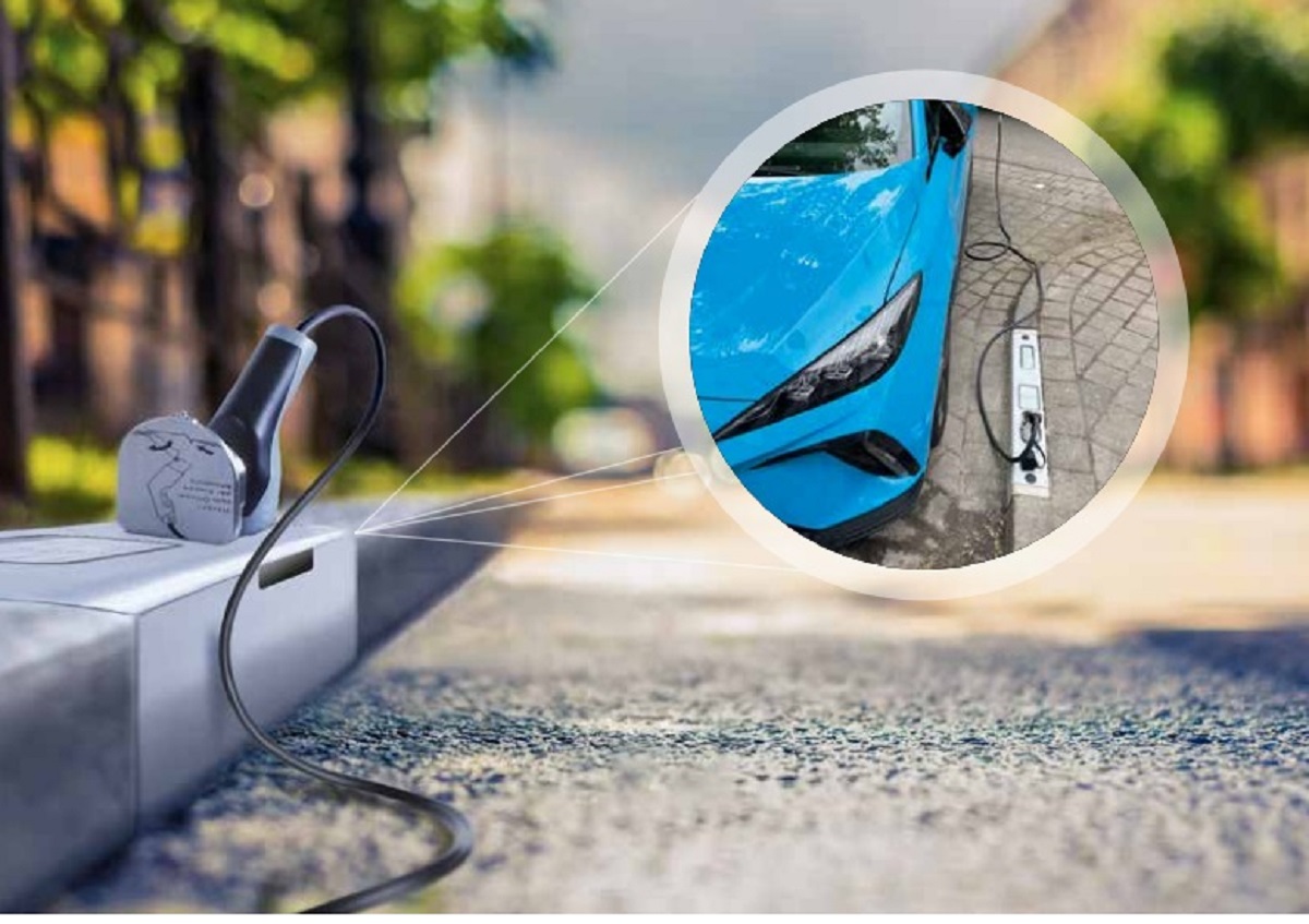 Megérkezett a jövő elektromos autótöltője, ami járdaszegélybe építhető!