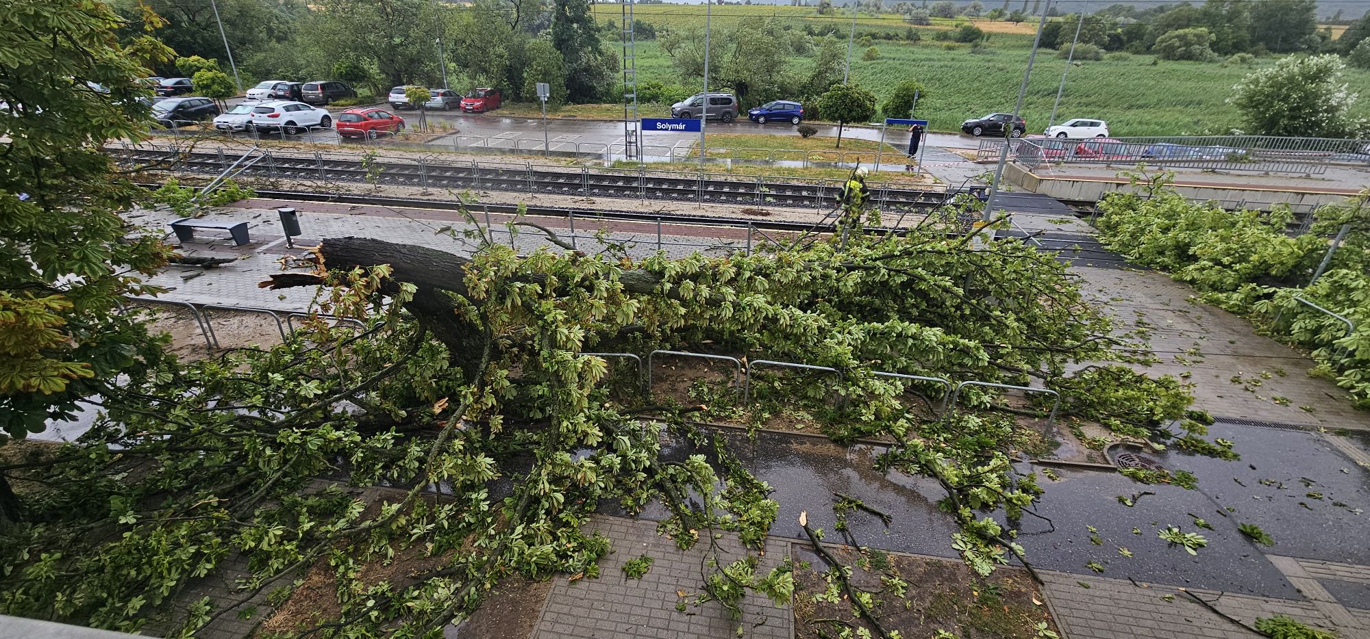 Vasútikatasztrófa-sújtotta területté nyilvánították a főváros, és a Balaton térségét