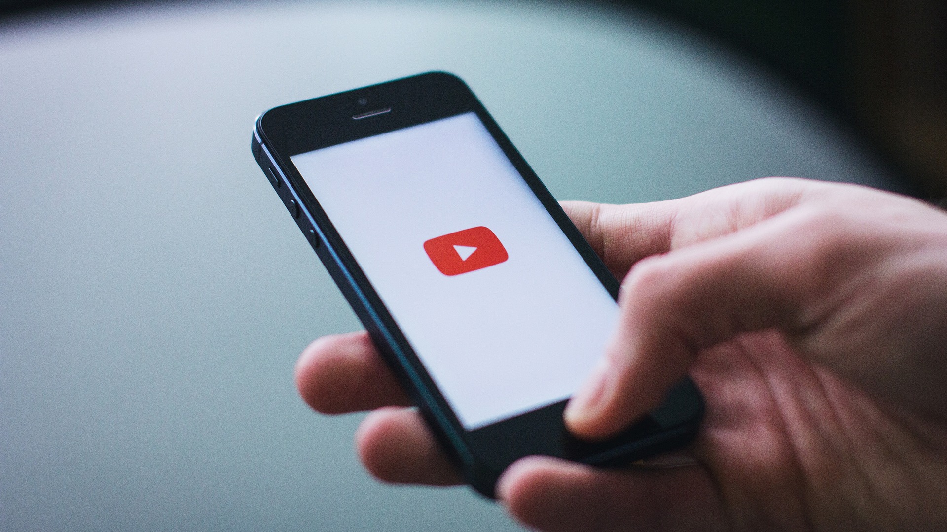 Máris sokakat kiakasztott a YouTube új, életkor-ellenőrző rendszere