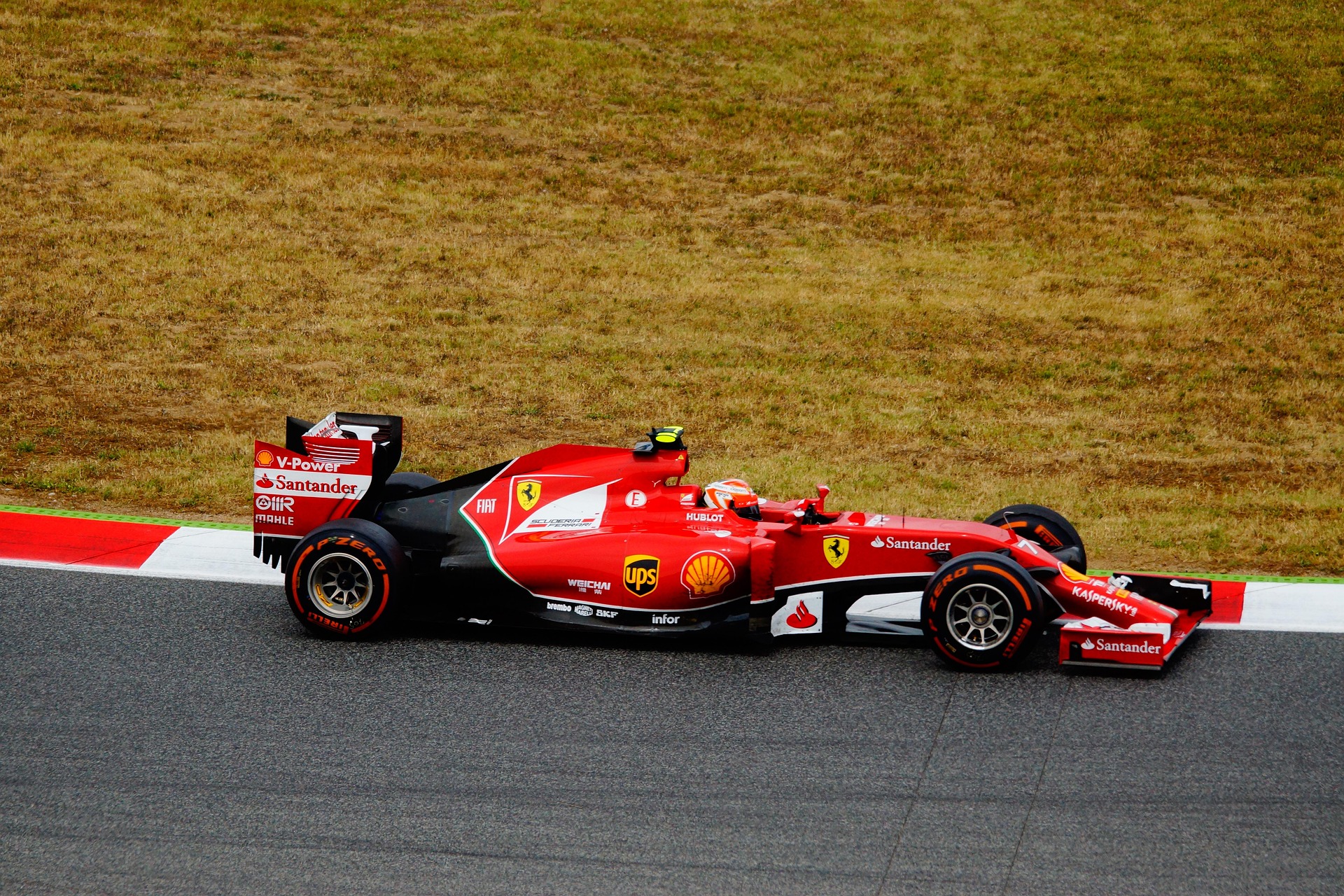 Elfogták a cseh férfit, aki Formula 1-es autóval rótta a közutakat