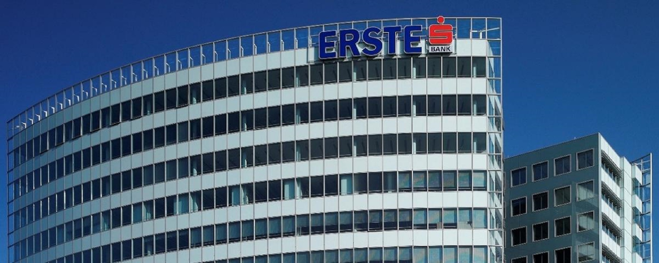 Több órás leállás jön az Erste Banknál