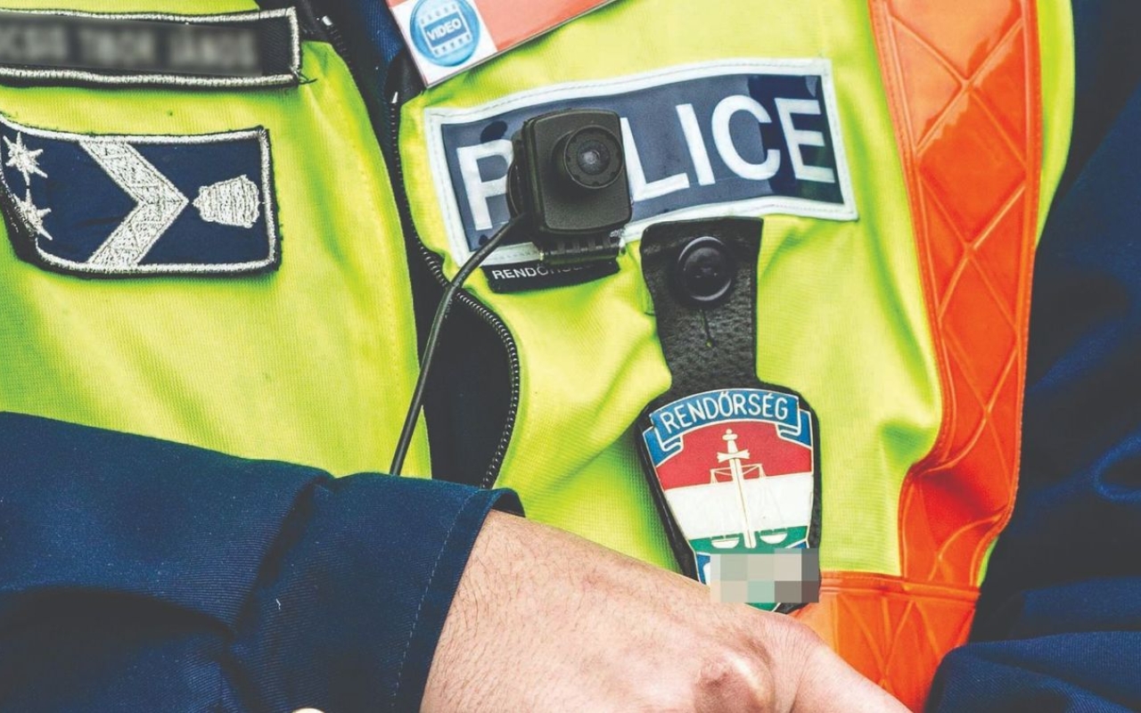 Testkamerát kaphatnak a magyar közúti rendőrök is