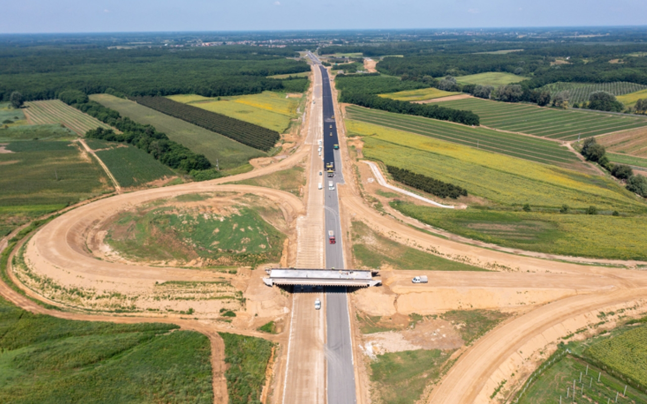 Felpörögtek a munkák az M49-esen