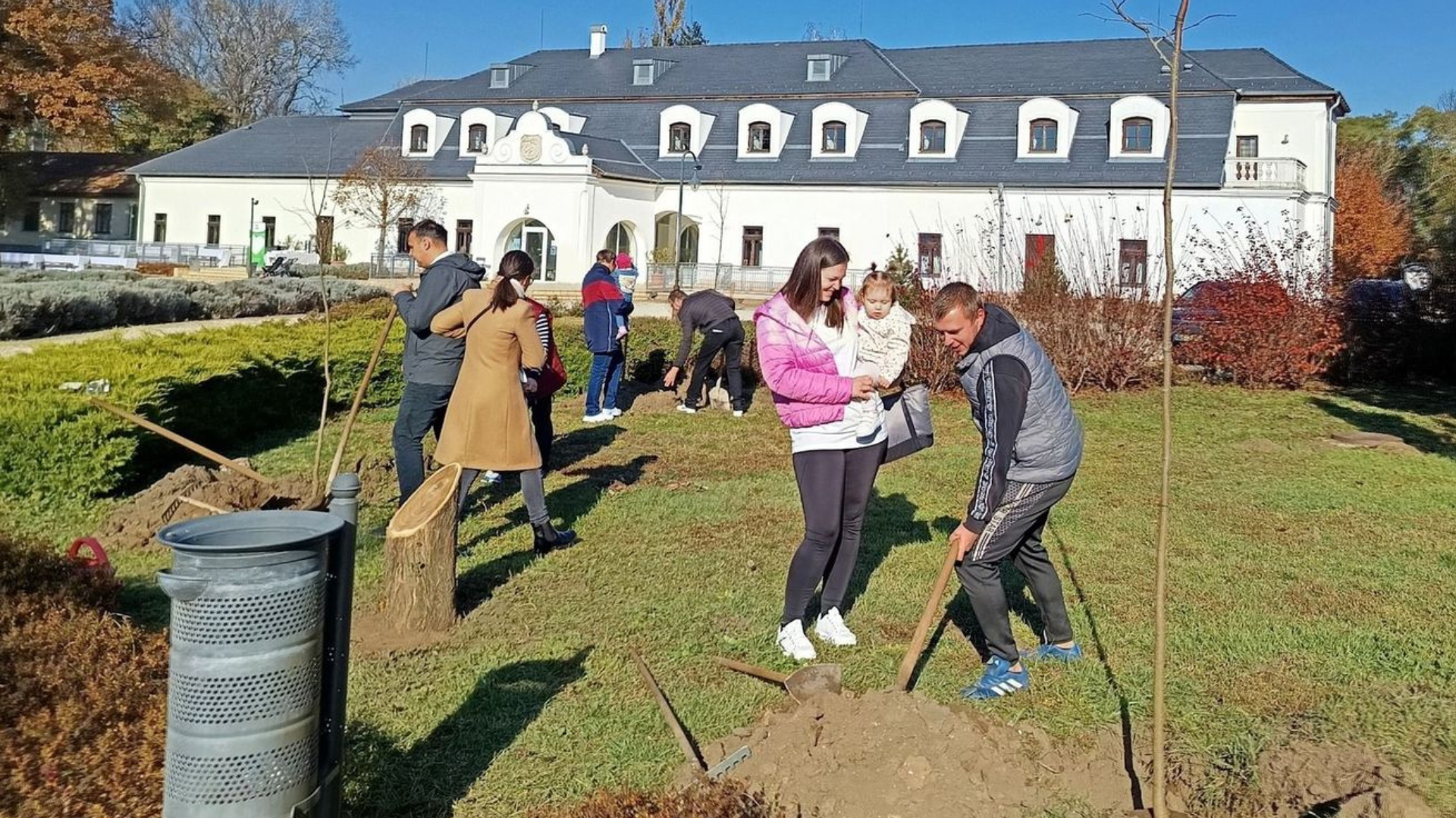 Facsemetét ültettek minden újszülött tiszteletére Kállósemjénben