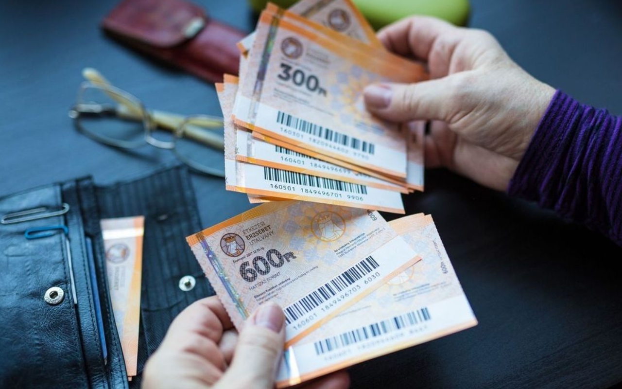 December 10-ig cserélhetik a sérült élelmiszer-utalványokat a nyugdíjasok