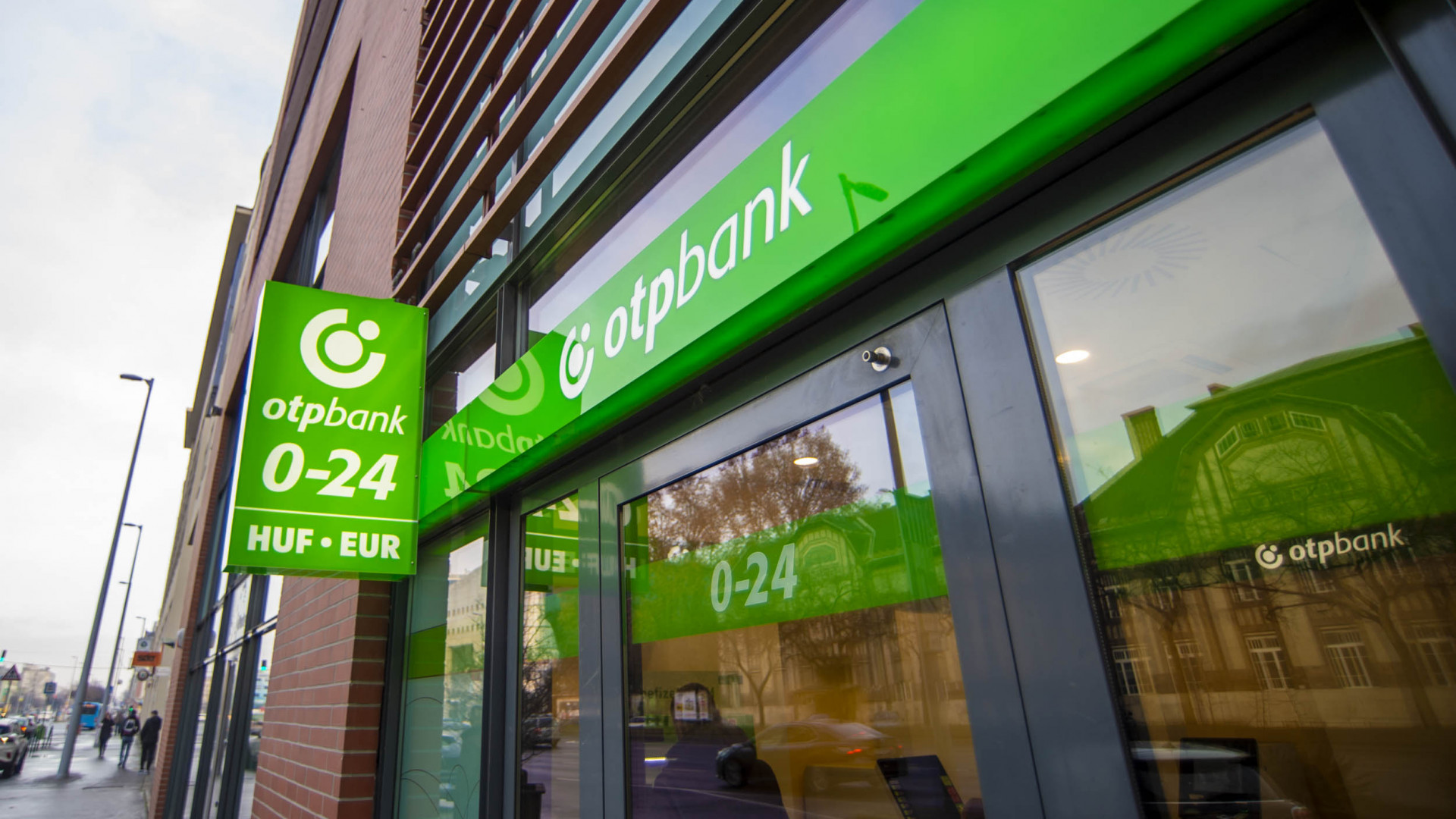 Napokig nem lesz elérhető az egyik legnagyobb hazai bank néhány szolgáltatása