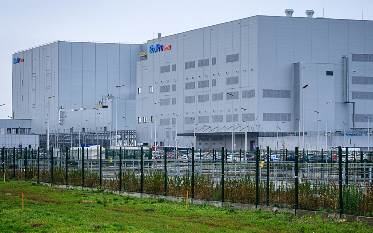 Átadták Debrecen új nagyüzemét: indul az Eco Pro katódgyár