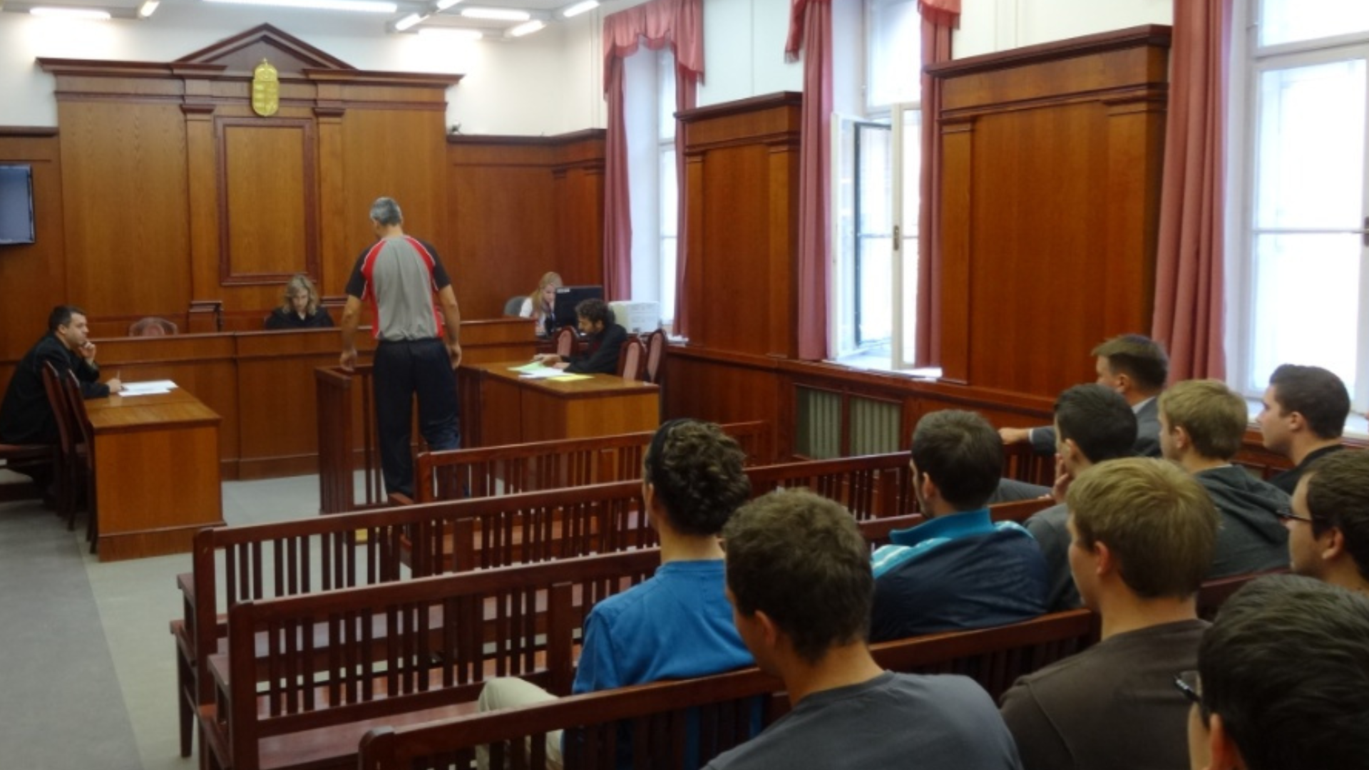 Felgyújtotta barátnőjét egy férfi, tizenegy év fegyházat kapott első fokon