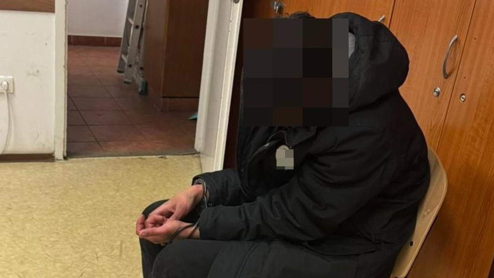 Kapunyitó kóddal lopta a cipőket a nyíregyházi társasházakból