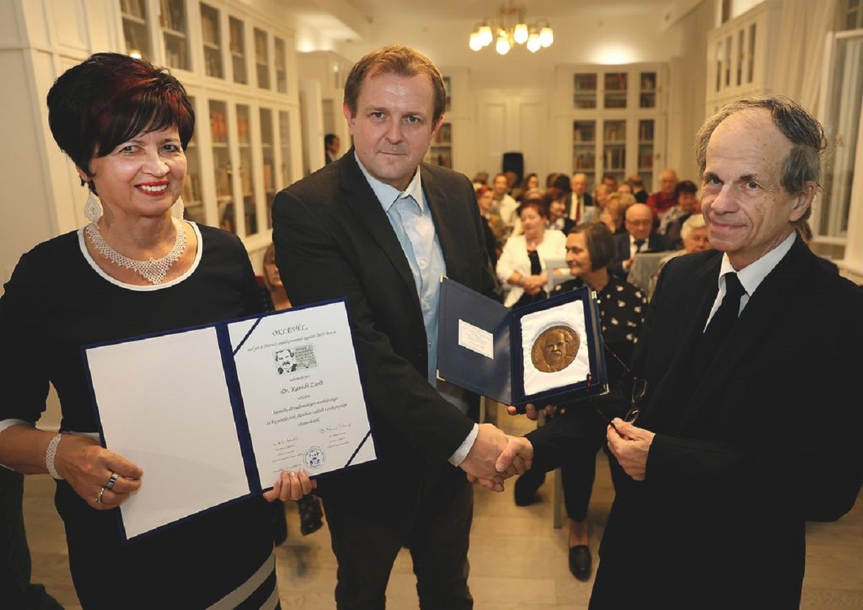 Dr. Karádi Zsolt kapta idén a Móricz-emlékérmet