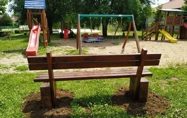 Nagykálló több pontjára új padokat helyeztek ki