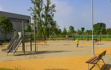 Játszóteret kaptak az újfehértói gyerekek