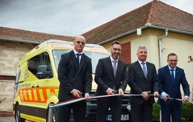  Új mentőautó állt szolgálatba Rakamazon