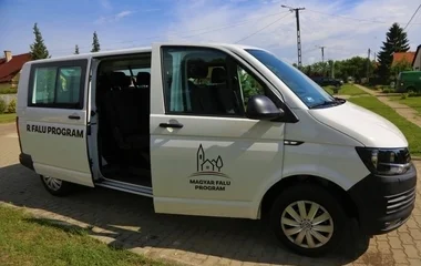 Új falubuszt kaptak a teremiek